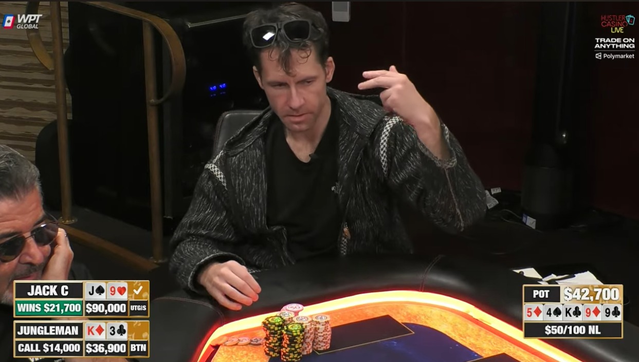 Het interieur van het casino gecombineerd met een comfortabele ontspanningszone